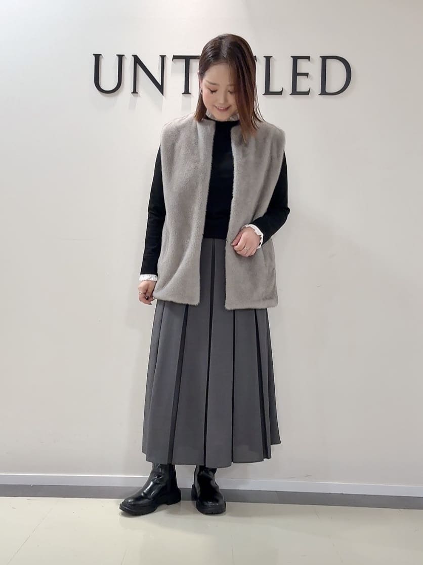YUIさんの「UNTITLED｜【トレンド/ジレ】フェイクファーベスト」を使ったコーディネート