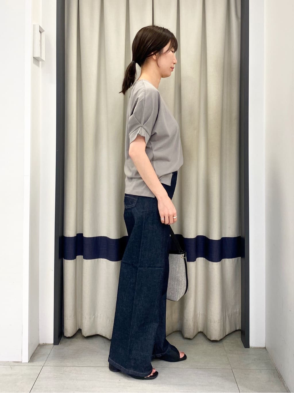 eguchiさんの「grove｜【SOMETHING&times;grove別注】LISAWIDE DENIM PANTS」を使ったコーディネート