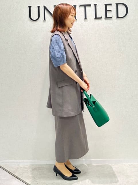 Miwaさんの「UNTITLED｜【吸水速乾/ストレッチ/Vネック】フォルムスリーブ ブラウス」を使ったコーディネート