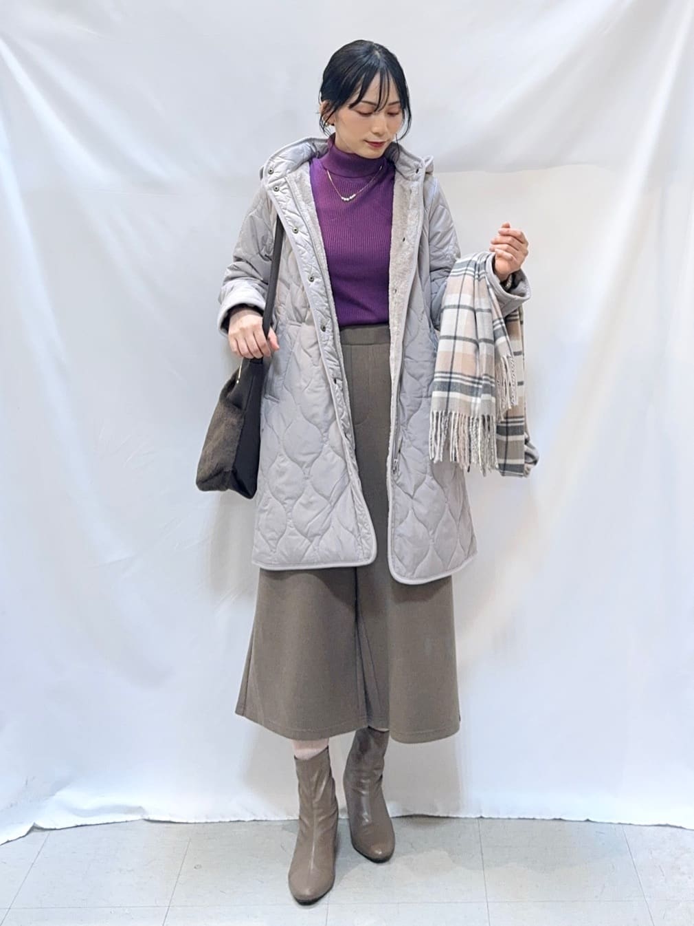 𝐇𝐢𝐫𝐨𝐦𝐢さんの「SHOO･LA･RUE｜【撥水/フード取り外し可】冬に嬉しいこだわり満載 ひょうたん柄キルトコート」を使ったコーディネート