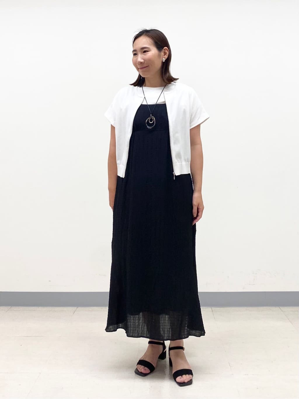 YUKARIさんの「INDIVI｜【UVケア】エアリージョーゼット キャミワンピース」を使ったコーディネート