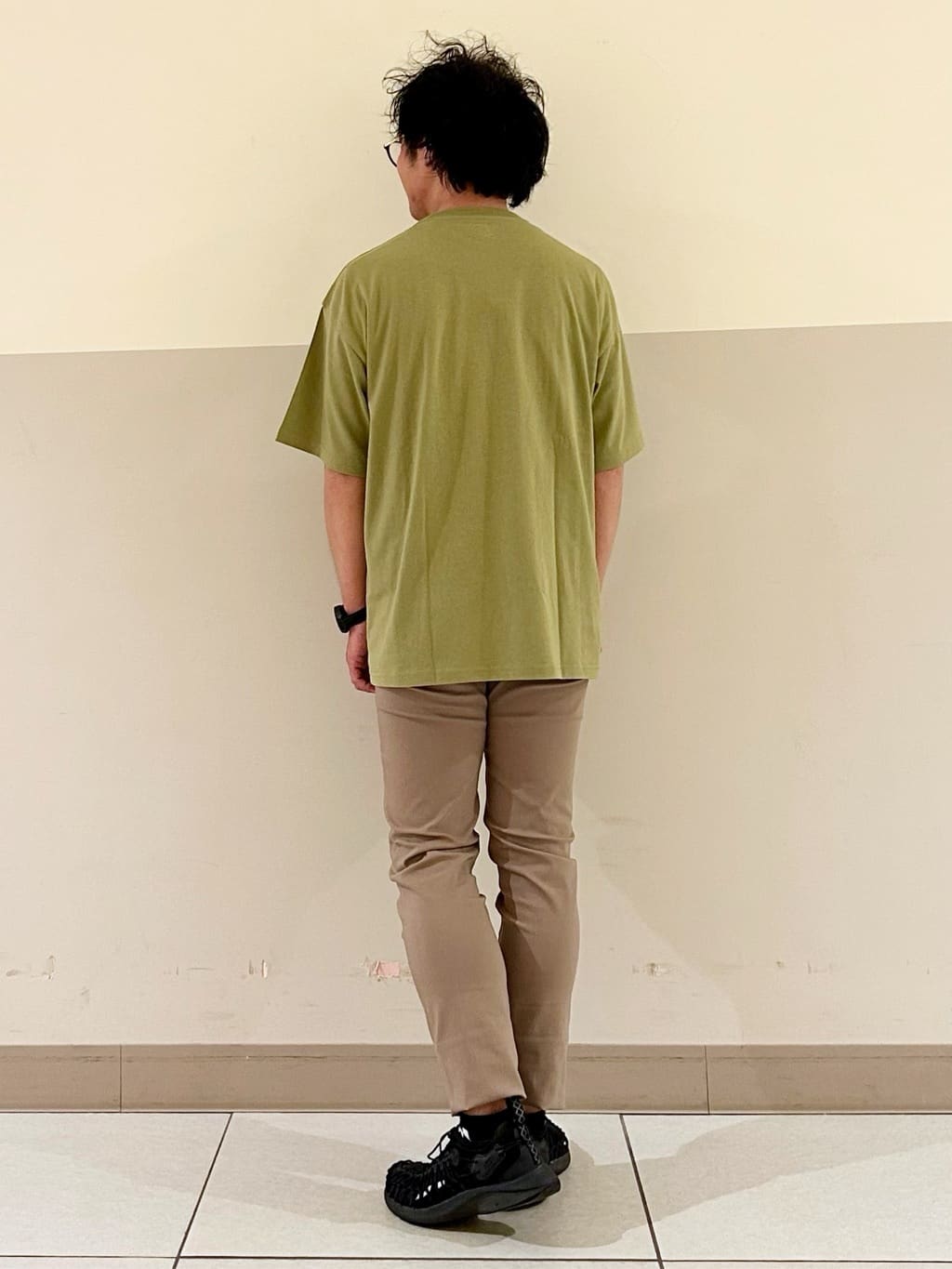 KENJI Iさんの「THE SHOP TK｜プレミアムスキニーパンツ ストレッチ+ 接触冷感／洗濯機OK」を使ったコーディネート