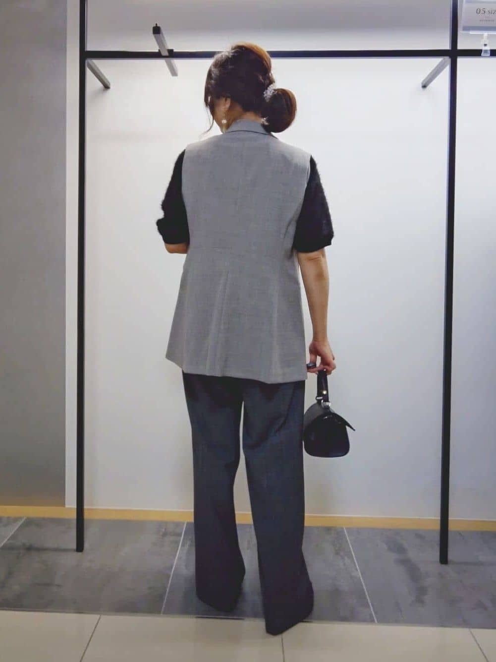 TOMOMIさんの「INDIVI｜【セットアップ可能】凹凸ストレッチ素材テーラードカラージレジャケット」を使ったコーディネート