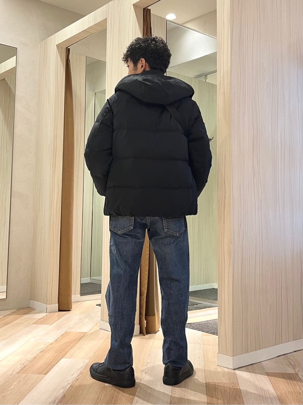 URAさんの「TAKEO KIKUCHI｜【袖取り外し可】デタッチャブル ダウンブルゾン」を使ったコーディネート