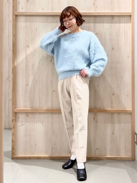nakoさんの「THE SHOP TK｜着るたびときめく ふんわりフェザーシャギーニット」を使ったコーディネート