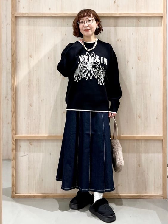 nakoさんの「THE SHOP TK｜花柄ラメジャカードニット」を使ったコーディネート