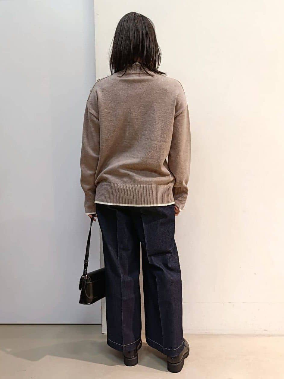 あんさんの「THE SHOP TK｜【インしないで着られる】金ボタン ハイネックニット/毛玉になりにくい/静電気防止/洗濯機OK」を使ったコーディネート