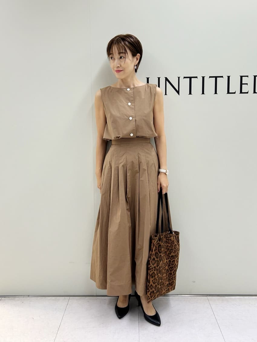 Mikiさんの「UNTITLED｜【2WAY/セットアップ可/ノースリーブ/前ボタン】ファブリカブラウス」を使ったコーディネート
