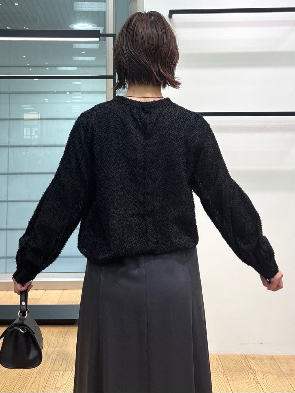 asamiさんの「INDIVI｜【UVケア／セットアップ可能】スエード調サテンスカート」を使ったコーディネート