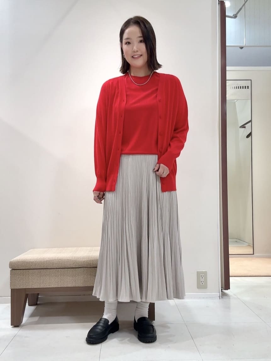 YUIさんの「UNTITLED｜【アンサンブル可/洗える/Vネック】ウールシルクカーディガン」を使ったコーディネート
