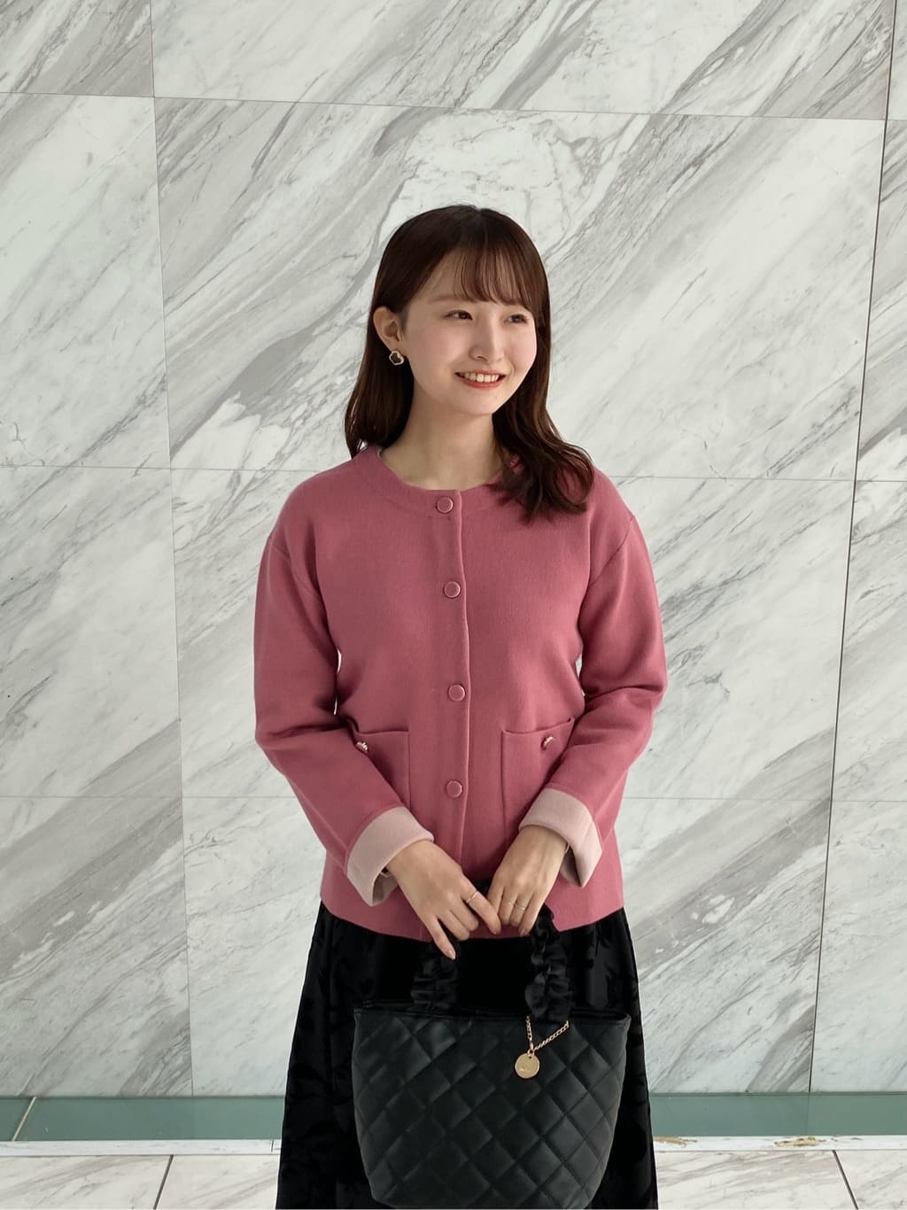 みさかさんの「index｜フラワータックフレアスカート【洗濯機OK／イージーアイロン／防シワ】」を使ったコーディネート