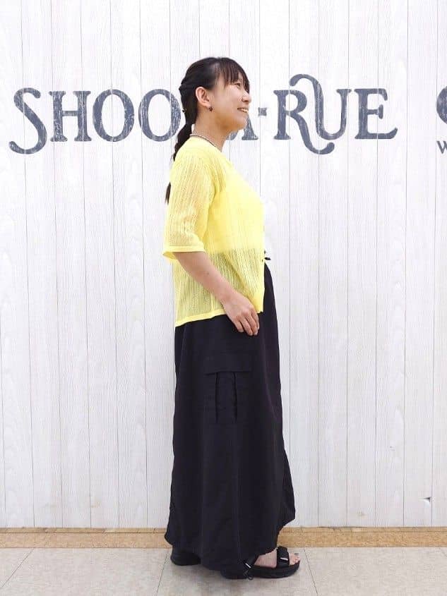 とろろさんの「SHOO･LA･RUE｜【洗える/S-LL】大人のシアー感 キラキラ リブニット」を使ったコーディネート