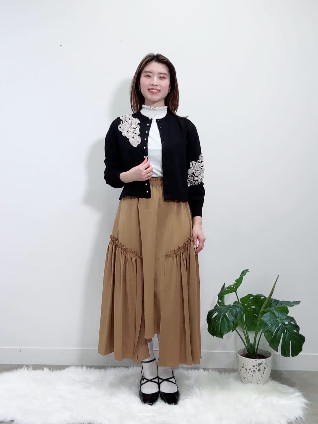 Suma Una本部スタッフさんの「SunaUna｜【SS～Lサイズ展開／チュール刺繍】クラフトニット」を使ったコーディネート