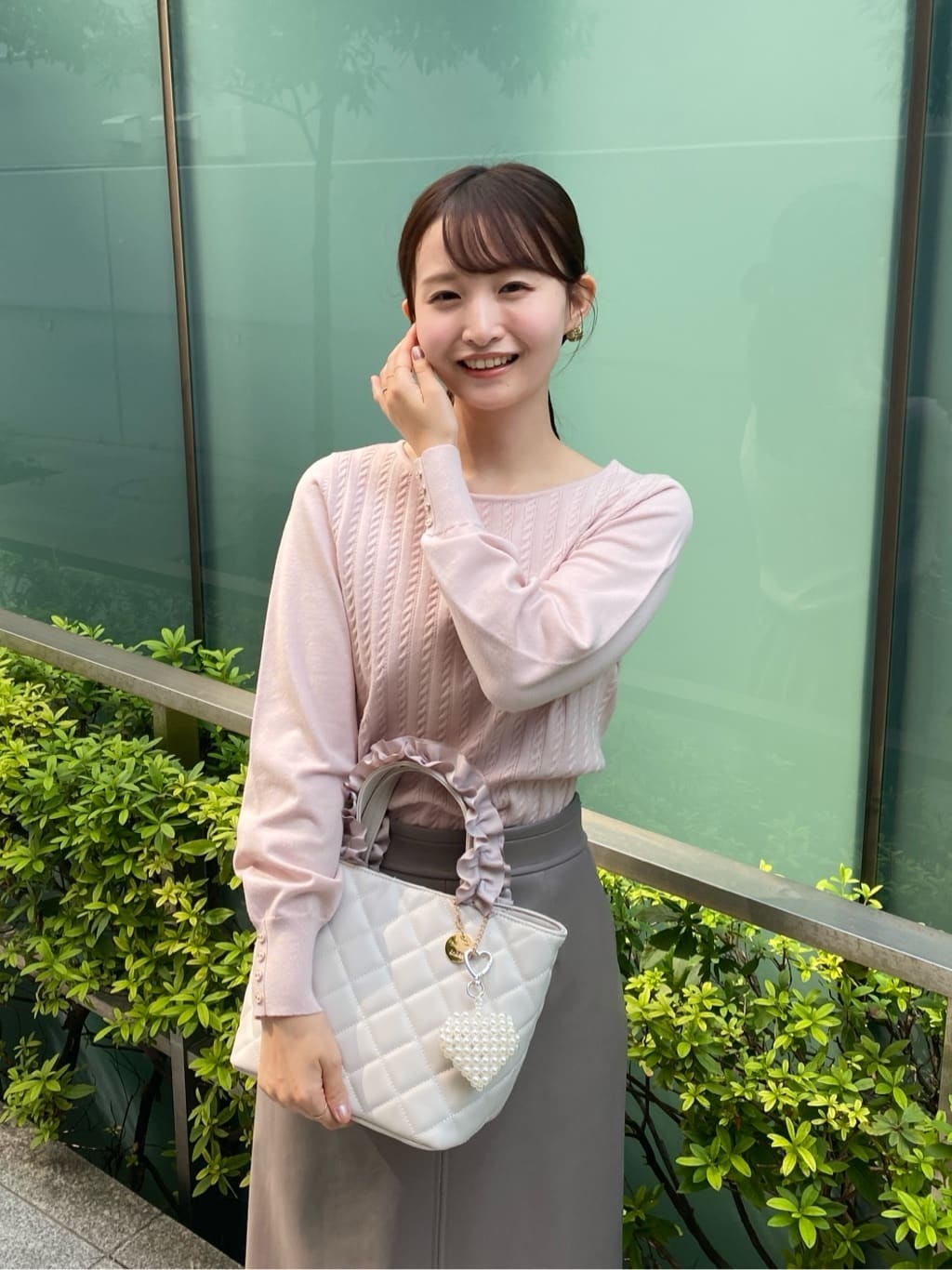 みさかさんの「index｜レザー調ストレッチAラインロングスカート【洗える】」を使ったコーディネート