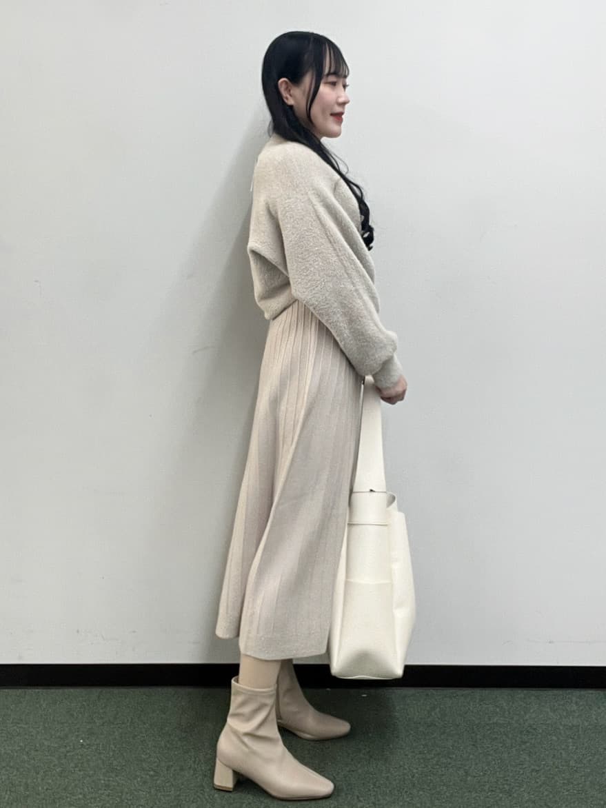 Hitomiさんの「index｜ラメフェザープルオーバーセット ニットワンピース【洗濯機OK】《XS～LL》」を使ったコーディネート
