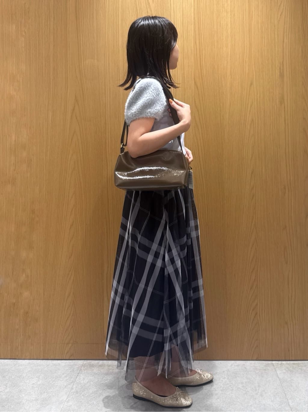 wakanaさんの「index｜《6色展開》フェザーパフスリーブVネックニット【洗濯機洗い可】」を使ったコーディネート