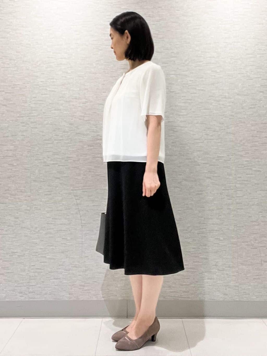 marikoさんの「Reflect｜【一枚着で着映え◎／ジャケットのインナーにも】フロント開きブラウス」を使ったコーディネート