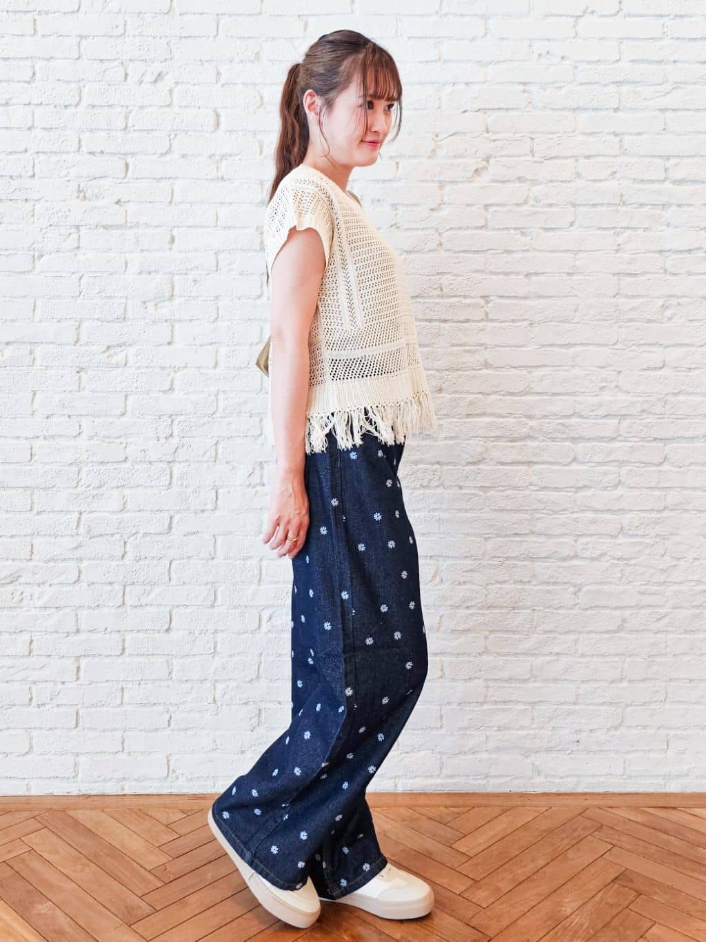 ゆゆさんの「SHOO･LA･RUE｜【S-LL】裾フリンジマクラメVネックニット」を使ったコーディネート