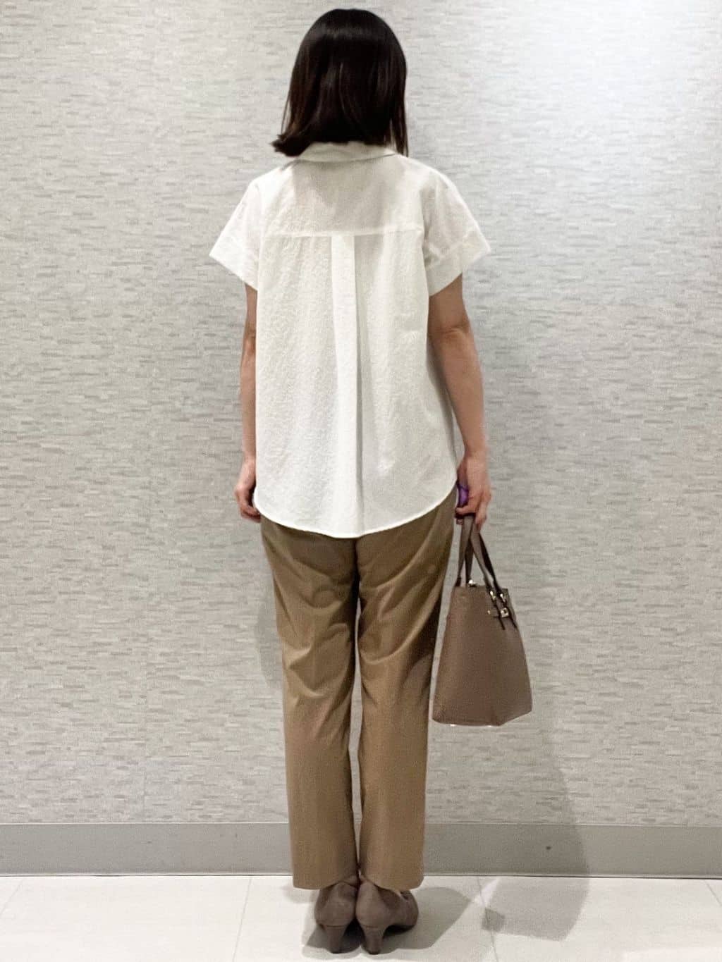 marikoさんの「Reflect｜【二の腕さりげなくカバー】シャツ衿オフボディブラウス」を使ったコーディネート