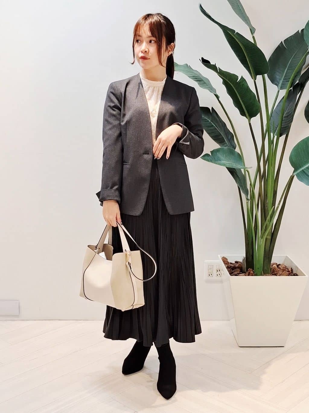YuKaRiさんの「UNTITLED｜【洗える／通勤／スーツ】メランジストレッチ ノーカラージャケット」を使ったコーディネート