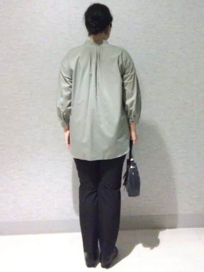 sakoさんの「Reflect｜【程よいゆとり感／体型カバー】ピンタックデザインシャンブレーブラウス」を使ったコーディネート
