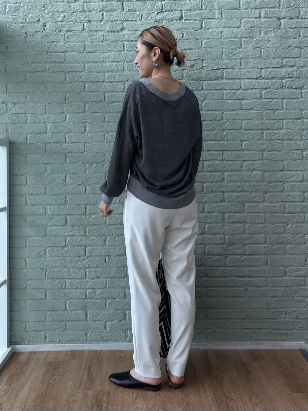 kotakiさんの「INDIVI｜人気NO.1【褒められパンツ／高ストレッチ／ウエストゴム】タックテーパードパンツ」を使ったコーディネート