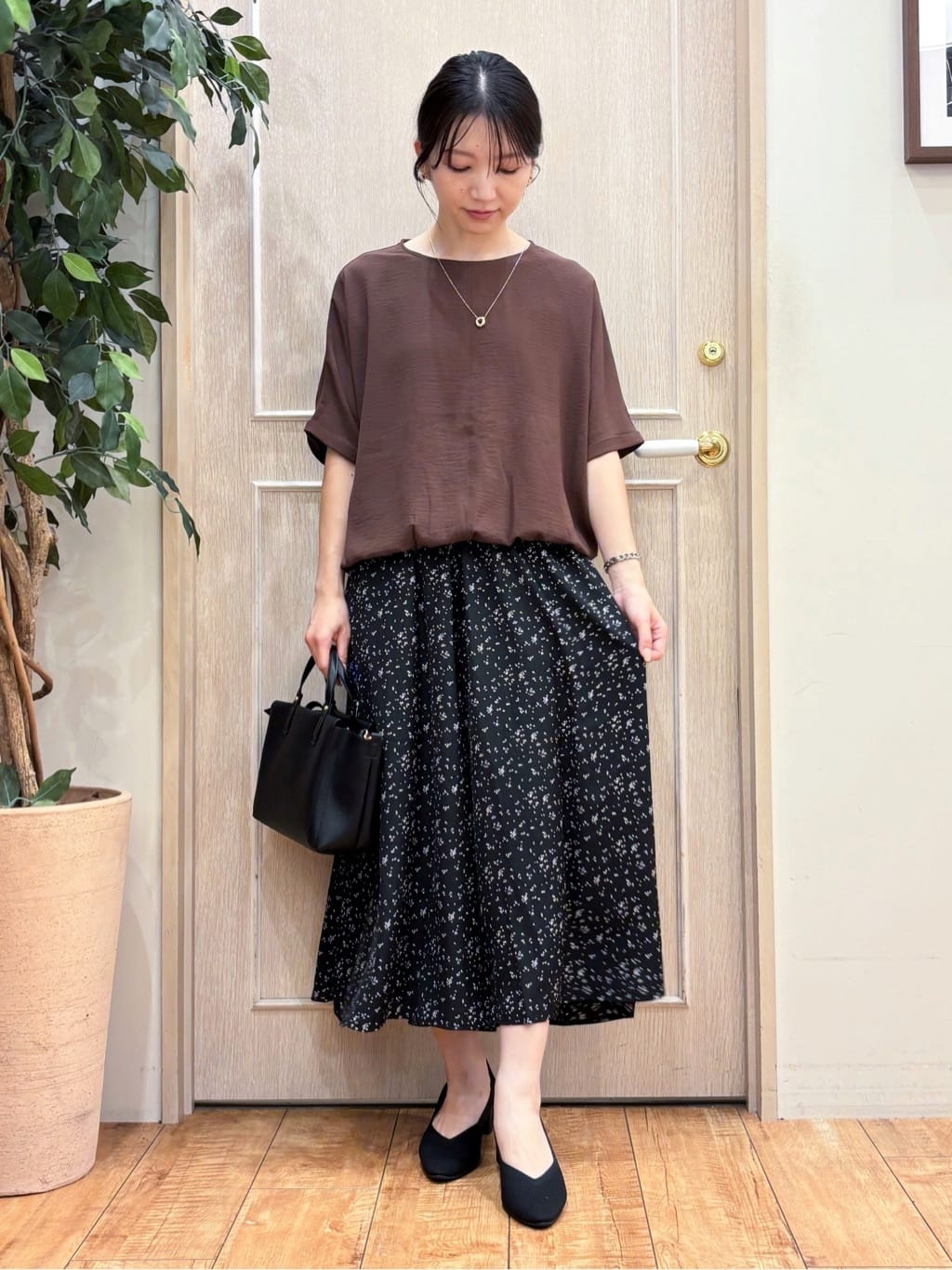 なみさんの「SHOO･LA･RUE｜【洗濯後しわになりにくい】さらっとタッチの 5分袖ドルマンブラウス」を使ったコーディネート