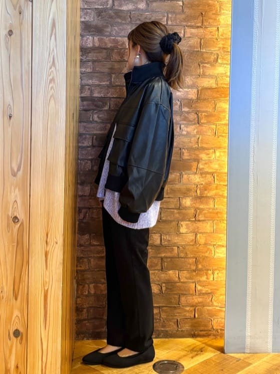 mieさんの「SHOO･LA･RUE｜【S-LL】大人綺麗 レザー調リブブルゾン」を使ったコーディネート