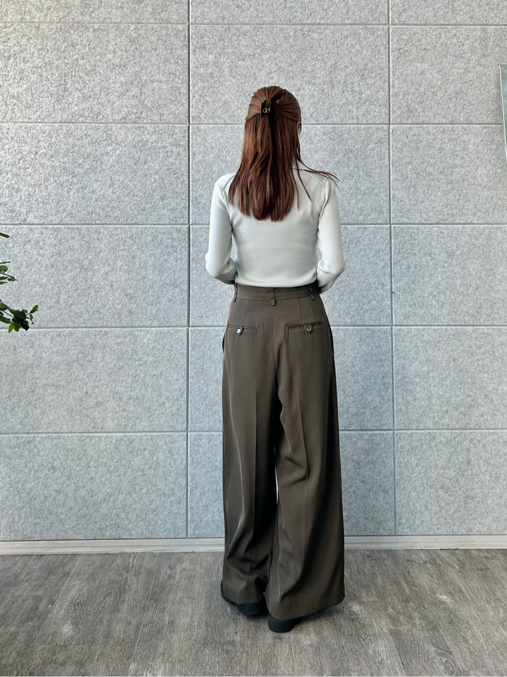 harunaさんの「CODE A｜urban tailor wide trousers」を使ったコーディネート