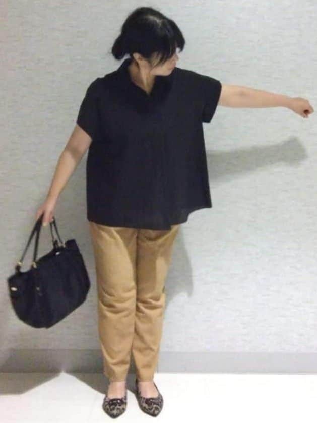 sakoさんの「Reflect｜【二の腕さりげなくカバー】シャツ衿オフボディブラウス」を使ったコーディネート