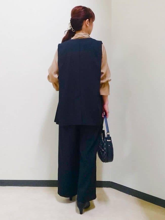 花さんの「Reflect｜【ウエスト総ゴム／セットアップ／単品使いOK◎】ベスト＋ストレートパンツセット」を使ったコーディネート