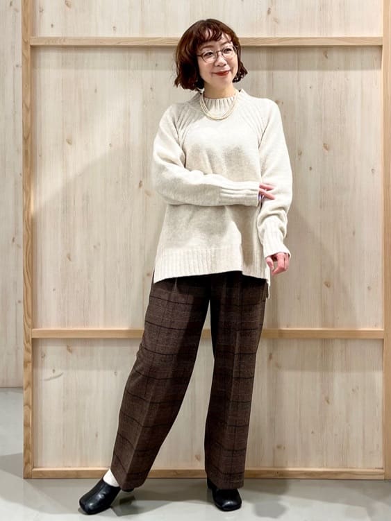 nakoさんの「THE SHOP TK｜ふんわり柔らかきれい色 ウール混ハイネックニット」を使ったコーディネート
