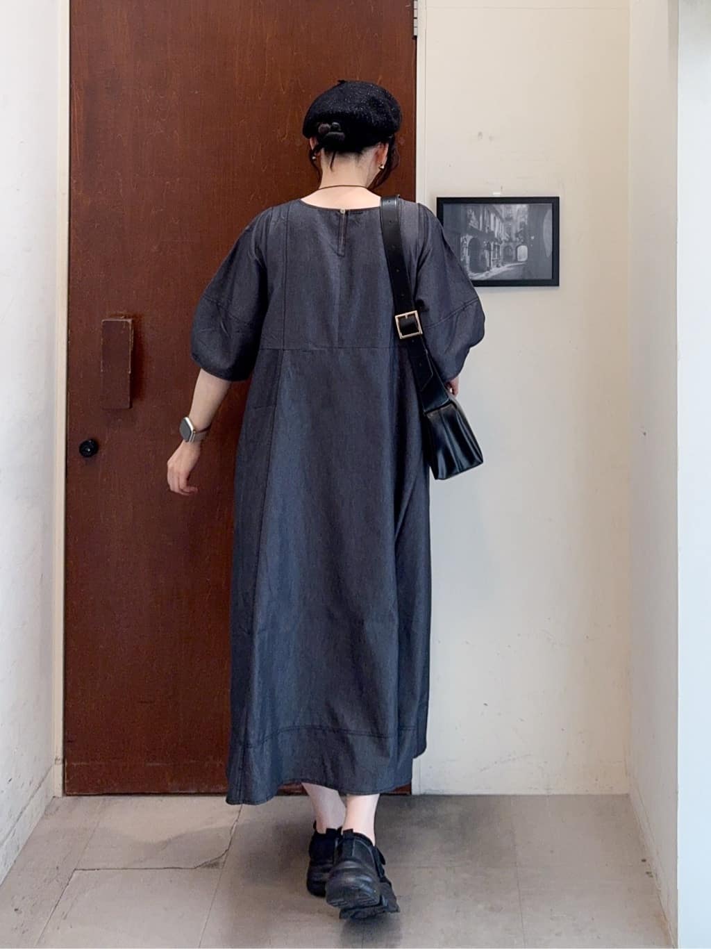 𝐇𝐢𝐫𝐨𝐦𝐢さんの「SHOO･LA･RUE｜【S-LL】配色ステッチがアクセント デニムワンピース」を使ったコーディネート