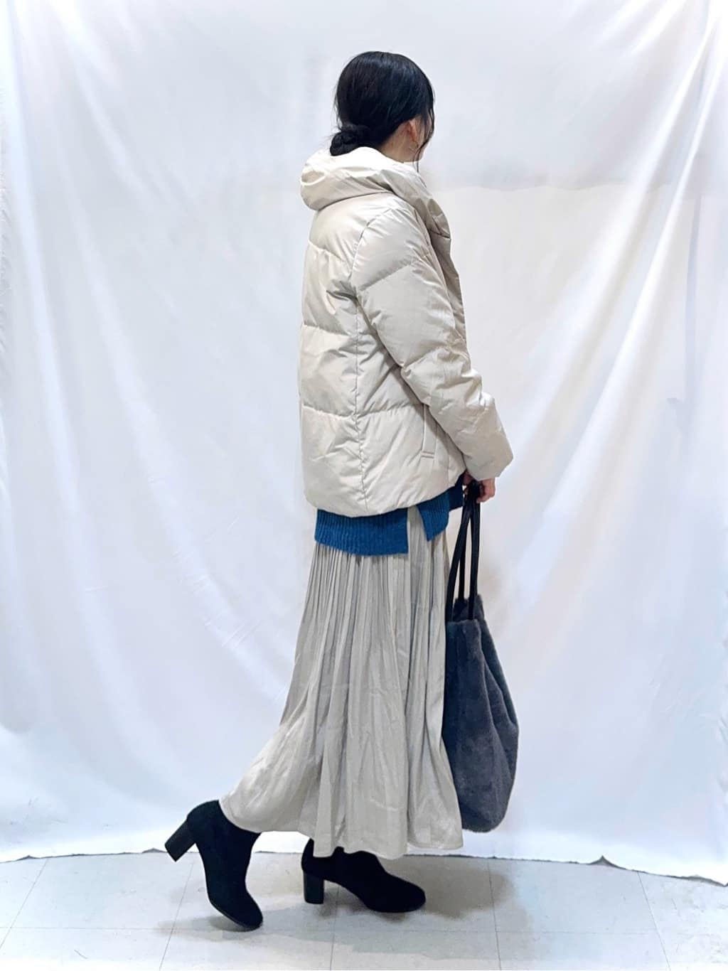𝐇𝐢𝐫𝐨𝐦𝐢さんの「SHOO･LA･RUE｜【撥水/洗える】ショートフーディーダウン」を使ったコーディネート