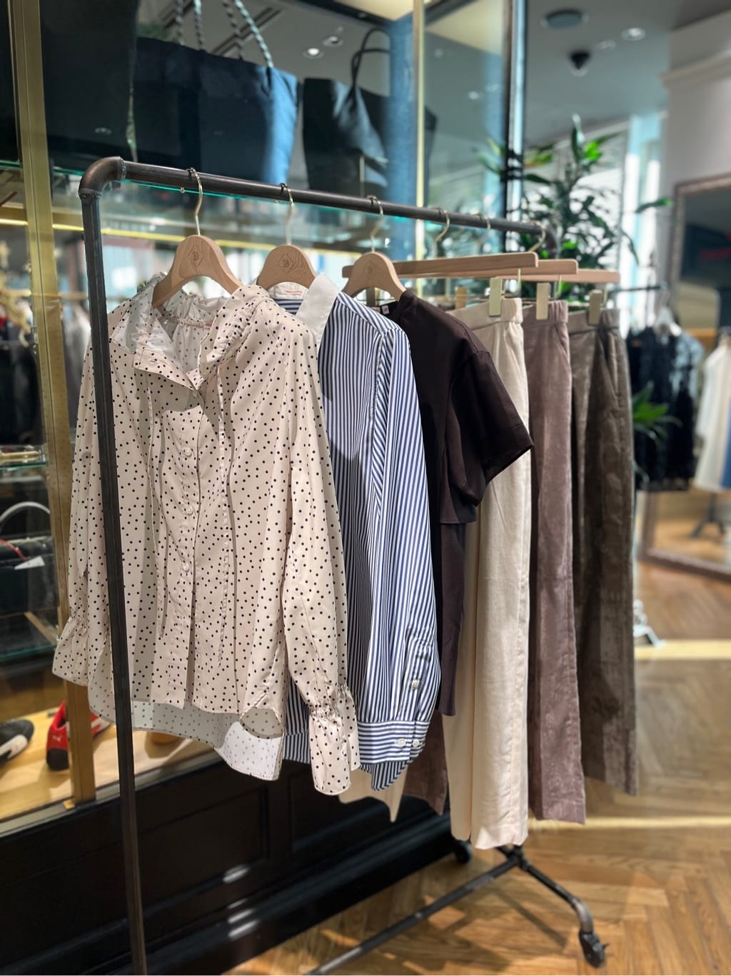 つじ まこさんの「DRESSTERIOR｜ソフト別珍イージーパンツ」を使ったコーディネート