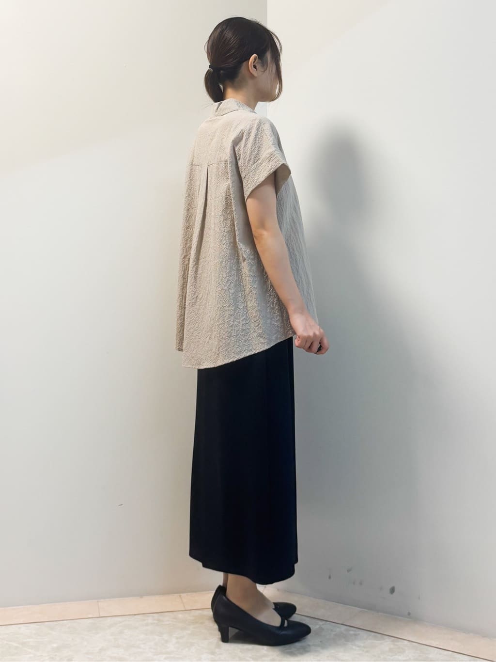 Sawaさんの「Reflect｜【二の腕さりげなくカバー】シャツ衿オフボディブラウス」を使ったコーディネート