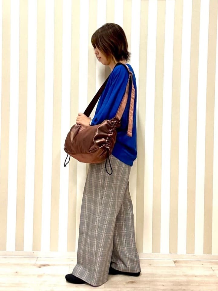 pieceさんの「SHOO･LA･RUE｜【洗濯機可/S-LL】すっきり上品きれい見え タックワイドパンツ」を使ったコーディネート