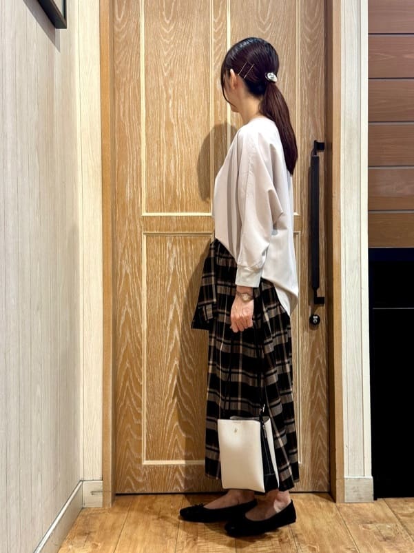 KAORIさんの「SHOO･LA･RUE｜【高レビュー/洗濯後しわになりにくい】1枚でサマ見え 8分袖ドルマンブラウス」を使ったコーディネート