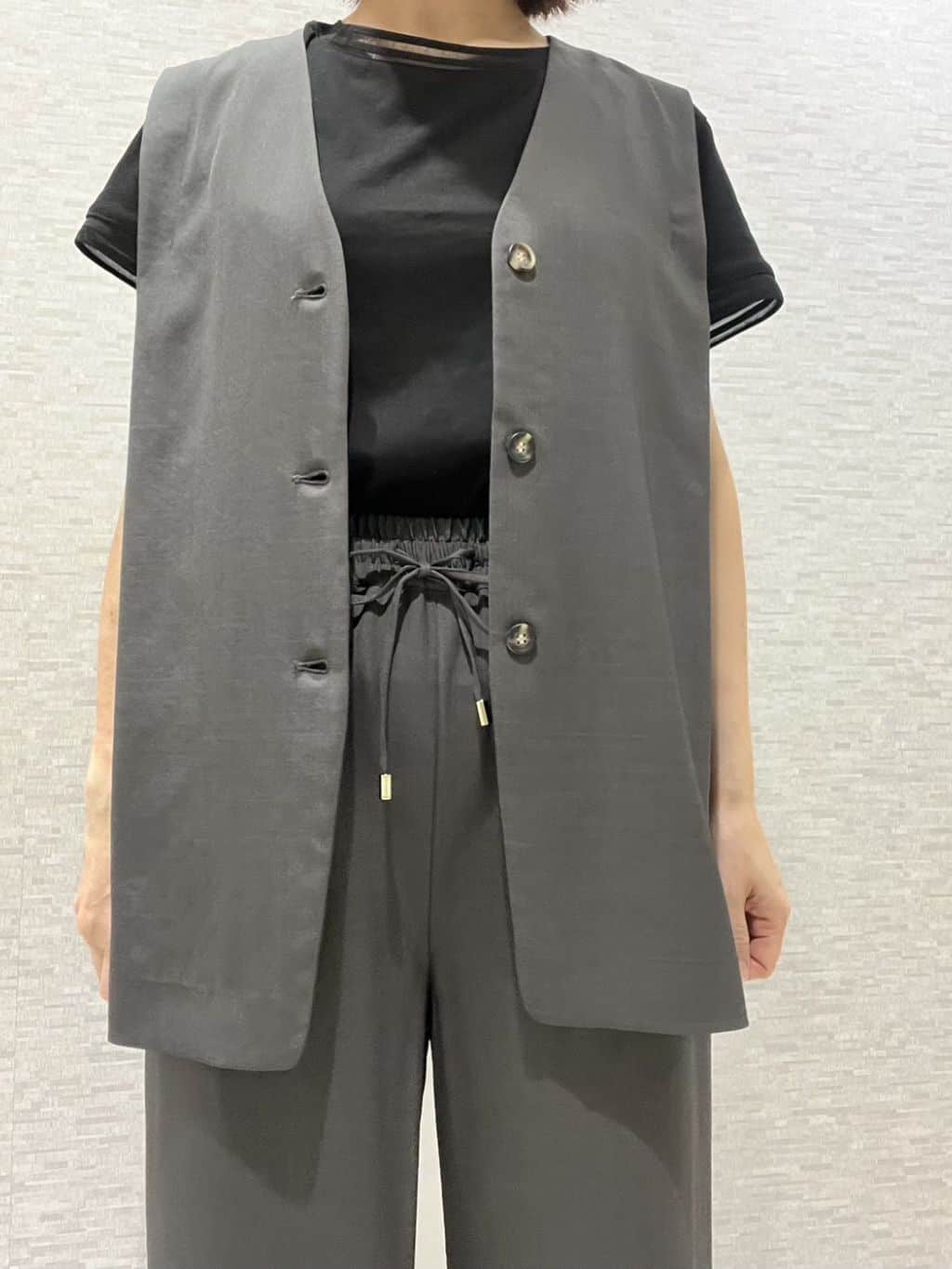 marikoさんの「Reflect｜【ウエスト総ゴム／セットアップ／単品使いOK◎】ベスト＋ストレートパンツセット」を使ったコーディネート