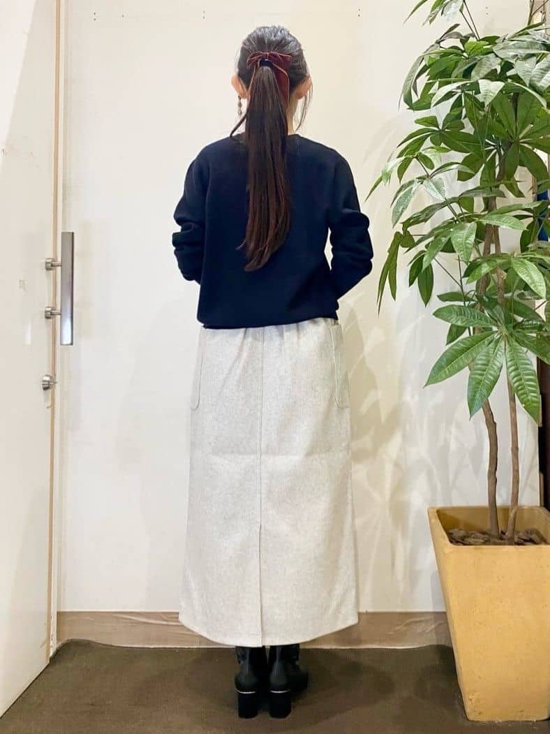 AYUMIさんの「SHOO･LA･RUE｜【S-LL】あったかすっきり 圧縮ニットナロースカート」を使ったコーディネート