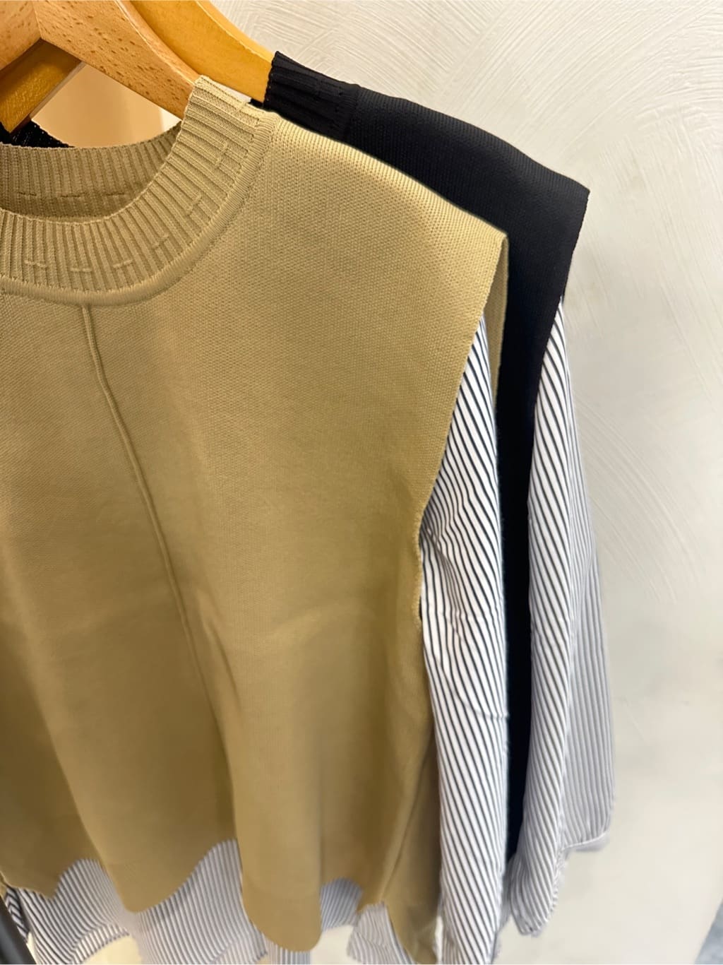 Yossyさんの「SHOO･LA･RUE｜【S-LL/2点セット】着回し自在 ニットベスト＋フレアブラウス」を使ったコーディネート