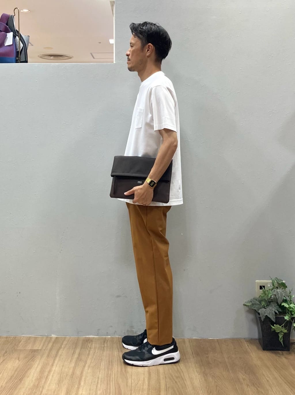 シュンさんの「TAKEO KIKUCHI｜【COOL CITY WEAR】ワンポイント刺しゅう ポケットTシャツ /接触冷感」を使ったコーディネート