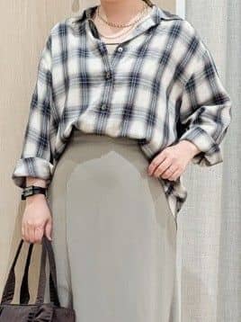 minさんの「grove｜今の季節にちょうどいい　オンブレーチェックシャツ」を使ったコーディネート
