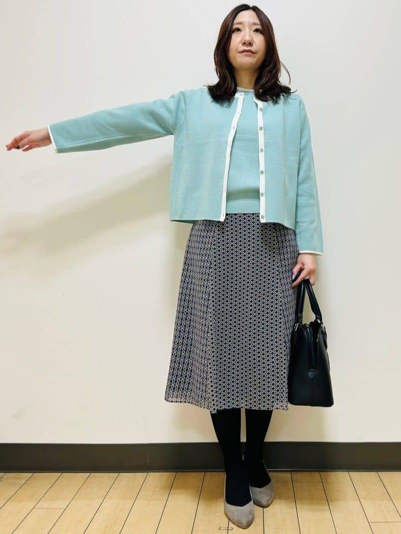 miiiさんの「Reflect｜【秋映え／単品使い◎／すっきり見え】ブローチ付きニットアンサンブル」を使ったコーディネート