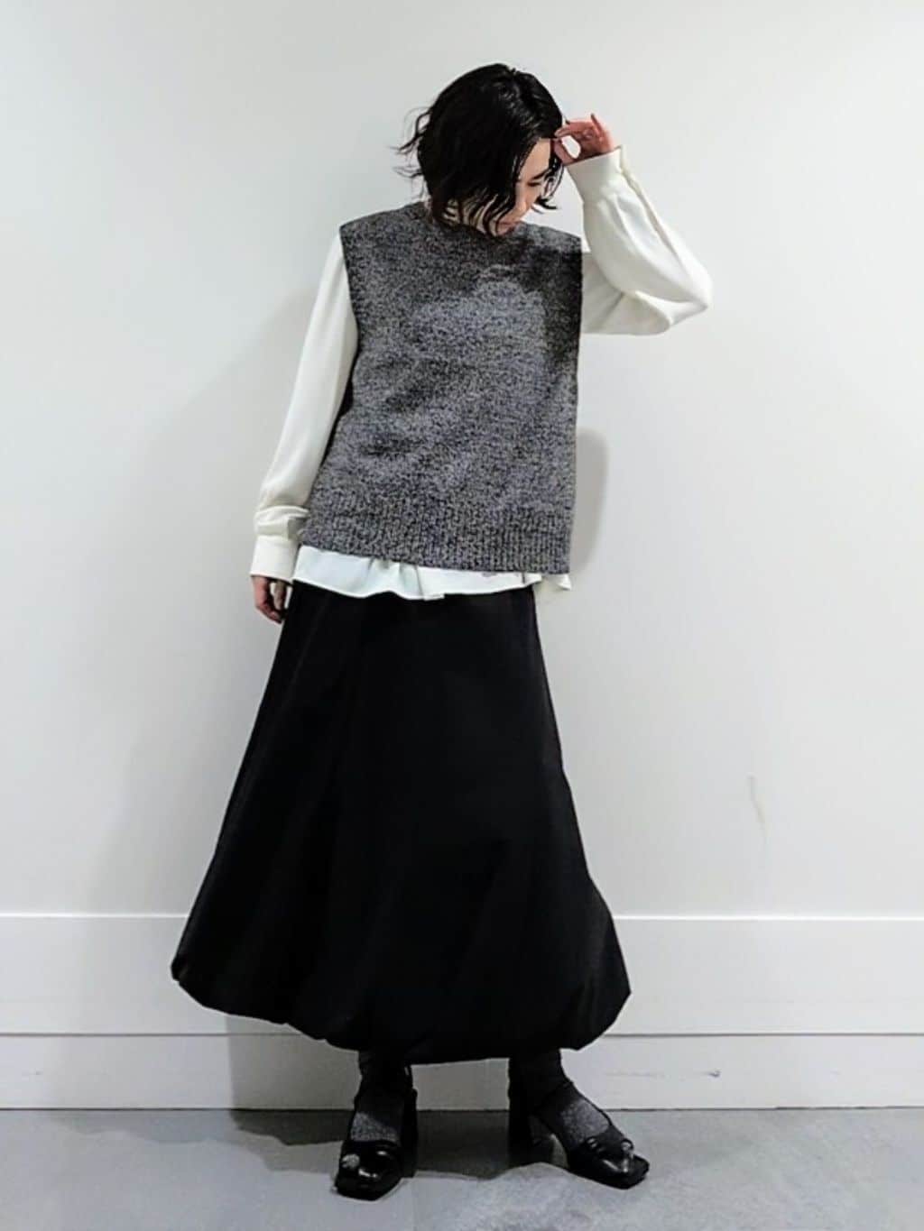 ミズタさんの「UNTITLED｜【重ね着レイヤードに】杢調ニットベスト」を使ったコーディネート