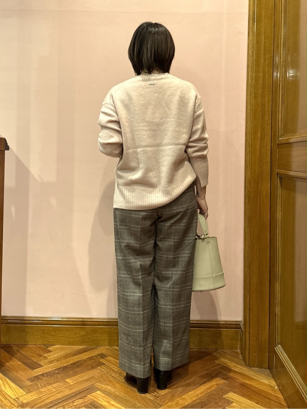 komatsuさんの「DRESSTERIOR｜アルパカブレンドVネックニット」を使ったコーディネート
