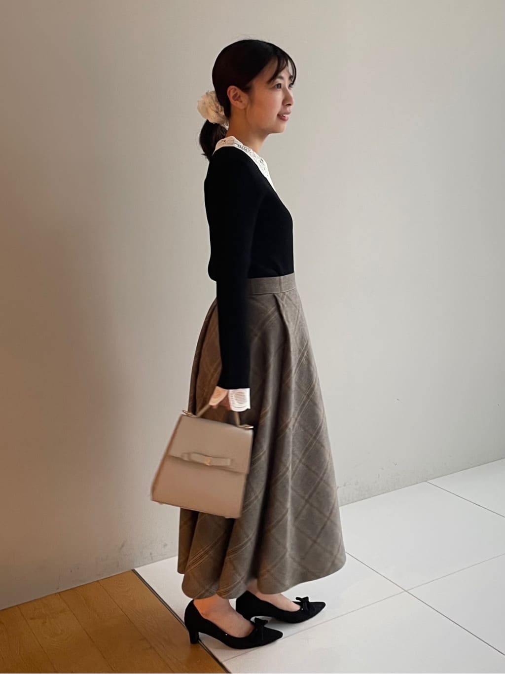 abeさんの「Couture brooch｜【通勤・大人可愛い】TRチェックスカート」を使ったコーディネート