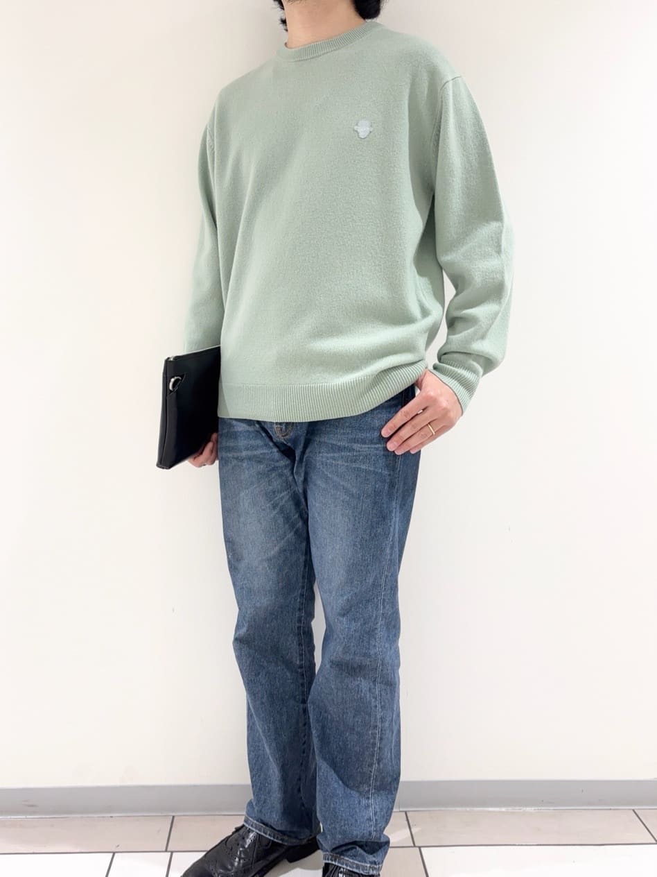 及川さんの「TAKEO KIKUCHI｜【Air Palette Knit】ワンポイント カラーニット プルオーバー」を使ったコーディネート