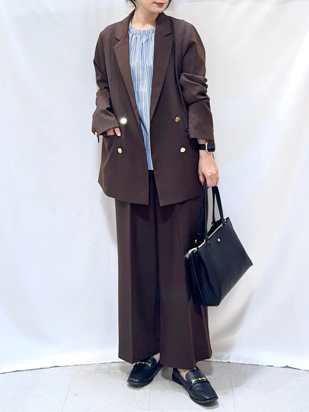 𝐇𝐢𝐫𝐨𝐦𝐢さんの「SHOO･LA･RUE｜【S-LL】キャンディースリーブが女性らしい マルチストライプブラウス」を使ったコーディネート