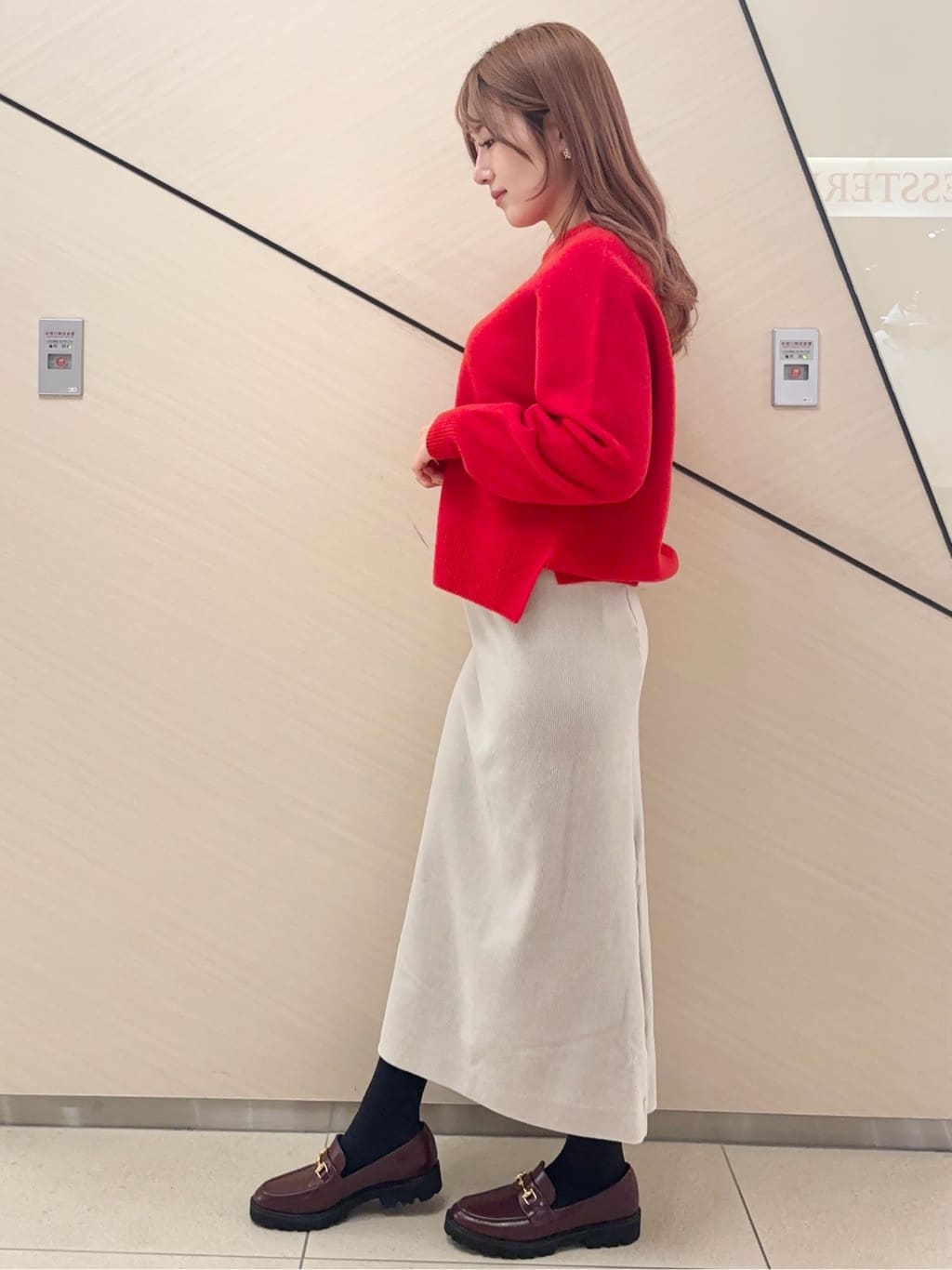 Rinaさんの「DRESSTERIOR｜コーデュロイジャージタイトスカート」を使ったコーディネート